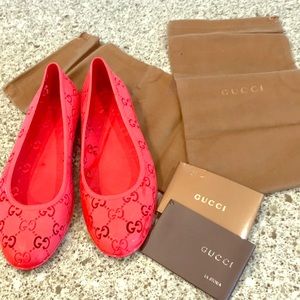 Gucci flats perfect for Spring day or by the pool